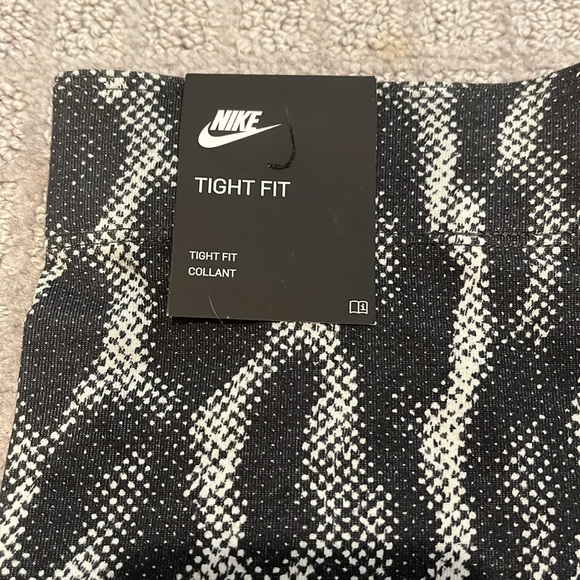 NWT Nike Patterned Black & Grey Biker Shorts - Picture 5 of 5